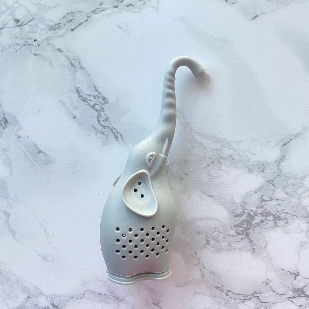 Urban Outfitters Silicone Elephant  hook Tea Steeper/Infuser with slide open